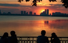 Ngắm khung cảnh hoàng hôn cực lãng mạn tại Hà Nội