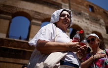 Châu Âu đối mặt với đợt nắng nóng kỷ lục, nền nhiệt tăng lên 48°C