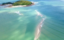 Phát hiện con đường cát giữa biển ngay miền Bắc Việt Nam, mỗi tháng chỉ xuất hiện vài lần khiến du khách trầm trồ