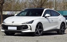 Đại lý tiết lộ MG7 sẽ có 2 phiên bản như MG5: Bản base giá dự kiến 729 triệu đồng mà được ngần này trang bị thì Mazda6 phải dè chừng