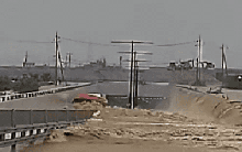 ''Bom nước'' 60.000 tấn đổ xuống như thác, hầm chui thành ''hầm tử thần'' trong tích tắc