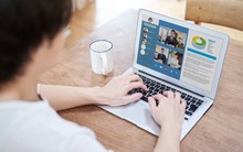 Bỏ đại học 3 tháng, kiếm nhiều tiền hơn cả giáo sư ở trường cũ dù suốt ngày lướt mạng xã hội, ‘chế’ ảnh đăng lên mạng