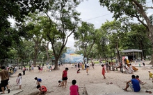 Hà Nội "ngăn" cả tuyến phố chỉ để làm dịch vụ cho thuê trò chơi xe điện?