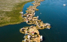 Không cần dùng đến cát, sỏi, người dân nơi này 'xây' đảo từ lau sậy, đảm bảo độ bền 30 năm, chịu được sức nặng của 10 gia đình