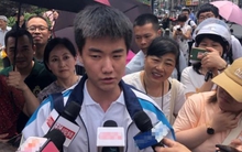 "Đề văn năm nay dễ hơn năm ngoái gấp 100 lần": Nam sinh nộp bài sớm với phát ngôn tự tin này đã thi được bao nhiêu điểm?