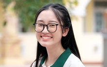 Vẻ đẹp trong veo 'gây sốt' của nữ thủ khoa kỳ thi tốt nghiệp THPT 2023