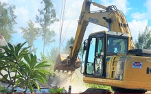 Cận cảnh cưỡng chế, thu hồi hơn 27.700m2 'đất vàng' ven biển Quảng Ngãi