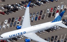 Mỹ: 'Vật thể lạ' rơi từ máy bay xuống nhà dân gây nổ lớn