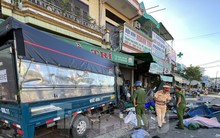 Ô tô tải đâm xe máy, lao vào nhà dân khiến 2 người tử vong