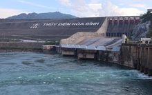 Sau thời gian cạn trơ đáy, nhà máy thủy điện Hòa Bình đã phát hơn 90% công suất