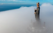 Núi Bà Đen đẹp mê mẩn trong mùa mây