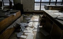 Cảnh hoang tàn bên trong 'thành phố ma' ở Trung Quốc, nhiều bất động sản tráng lệ không có người ở