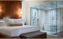 Tại sao kính trong phòng tắm khách sạn đều trong suốt