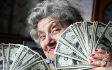 Cụ bà đổi đời nhờ bức tranh phủ đầy bụi trong góc bếp: Ẵm trọn hơn 600 tỷ đồng ở tuổi ‘gần đất xa trời’