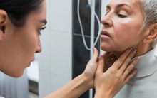 Khi ung thư phát triển tại vùng đầu - cổ, cơ thể sẽ phát ra 4 ‘tín hiệu’ điển hình sau