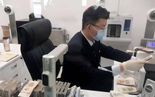 Chuyển khoản lần 2 cho khách số tiền gần 60 triệu, hơn 3 năm sau ngân hàng mới phát hiện nhưng không đòi lại được vì một nguyên do