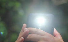 Ngừng sử dụng điện thoại của bạn làm đèn pin