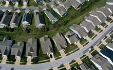 Nỗi khổ của hàng chục triệu Mỹ bị ‘mắc kẹt’ trong ngôi nhà của chính mình: Bán không được, ở cũng không xong