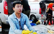 Là chủ cửa hàng hải sản nhưng lại đi mua tôm ở chỗ khác về ăn, người đàn ông nhận bài học nhớ đời vì bị phạt hơn 36 triệu đồng