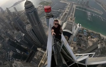 Mắc kẹt ở đỉnh nhà chọc trời, nhiếp ảnh gia nổi tiếng ngã từ tầng 68, tử vong