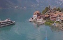 Một ngôi làng Thụy Sĩ bị xáo trộn bởi khách du lịch