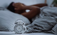 Tỉnh giấc vào các khung giờ này có thể là dấu hiệu cảnh báo gan, phổi, mật đang bị tổn thương