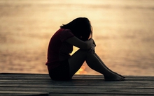 Tự sự của con gái bị mẹ bắt đóng tiền học, mua nhà cho con của anh trai: "Mẹ ơi, con đã quá mệt mỏi rồi"