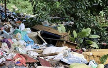 Đoạn sông ngập rác, bốc mùi hôi thối ở Hà Nội