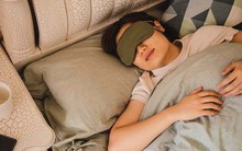 Ngủ nằm ngửa hay nằm nghiêng tốt hơn? Chuyên gia chỉ ra lợi ích sức khỏe đáng chú ý