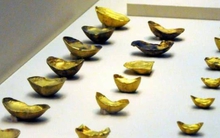 Vớt được hàng nghìn món đồ quý dưới sông, người dân bỗng 'một đêm phát tài', vui mừng chưa bao lâu thì bị'cảnh sát ghé thăm'