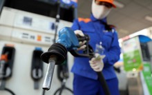 Giá xăng tiếp tục tăng mạnh lần thứ 2 liên tiếp, RON 95 lên gần 24.000 đồng/lít