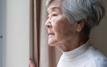 Cụ bà tiết kiệm 10 tỷ đồng ngậm ngùi: ‘Có tiền nhưng không có chỗ tiêu’, vào viện dưỡng lão càng chạnh lòng vì 1 lựa chọn thời trẻ