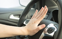 Bầm còi xe vào ban đêm có bị phạt không?