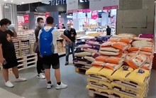 Mua gần 7 tấn gạo rồi “gửi nhờ” ở siêu thị, người đàn ông tá hỏa khi "núi gạo" bỗng "không cánh mà bay" sau 1 đêm: Cảnh sát vào cuộc điều tra mới vỡ lẽ sự tình