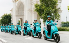 Bắt gặp "xe ôm điện" của tỷ phú Phạm Nhật Vượng trên đường phố Hà Nội: Dùng xe máy điện 50 triệu đồng chở khách, chiết khấu thấp