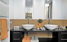 Những cặp màu khi kết hợp sẽ mang lại vẻ đẹp bất ngờ cho phòng tắm