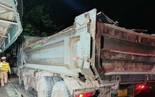 Theo chân cảnh sát ‘đánh trận’ đêm với ‘chim mồi’, xe quá tải ở Hà Nội