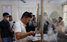 Bắt đầu định danh biển số xe: Xếp hàng dài sang tên ô tô trước 15/8