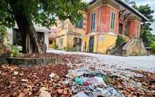 Cận cảnh loạt công trình trụ sở nhếch nhác, hoang tàn trên 'đất vàng' ven sông Hương