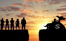 "Bùng nổ" thành siêu cường nhờ thương mại toàn cầu, nhiều nền kinh tế đối mặt nguy cơ "bầm dập" trong trật tự thế giới mới