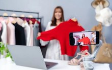 "Vựa" buôn quần áo lớn nhất Trung Quốc cấm livestream bán hàng, người nổi tiếng ‘khóc thét’, ai vi phạm phạt gần 200 triệu đồng: Chuyện gì đang xảy ra?