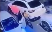 Phản ứng đầu tiên của kẻ bắt cóc bé trai 7 tuổi khi nhìn thấy quá nhiều tiền trong túi vải