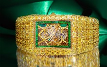 Chiếc đồng hồ "tỷ phú" có giá ngang ngửa 5 xe Bugatti, đính gần 500 viên kim cương, dành 3,5 năm chỉ để tìm một vật liệu