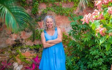 Nữ nhà văn rời quê hương đến vùng đất 'lạ' thảnh thơi tận hưởng cuộc sống bình dị