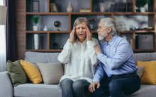 Cặp đôi U50 thu nhập gần 6 tỷ/năm, hơn 19 tỷ trong tài khoản hưu trí, gần 10 tỷ tiền tiết kiệm vẫn phải cầu cứu chuyên gia: ‘Chúng tôi sợ từng ấy tiền không đủ để sống đến cuối đời’