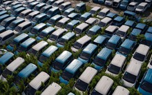 Mặt tối của ngành xe điện Trung Quốc: Bãi rác ô tô ngập hàng phế thải, ắc quy điện chẳng ai muốn tái chế gây ô nhiễm môi trường