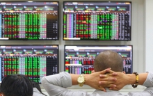 Chứng khoán giảm mạnh, nhà đầu tư nên làm gì?