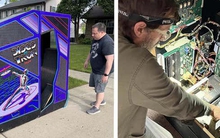 Ra phố chơi bất ngờ nhặt được máy chơi game siêu cổ trong bãi rác, người đàn ông kiếm gần 250 triệu
