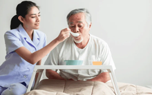 Lương hưu 32 triệu đồng/tháng, chú tôi chi 1 nửa thuê giúp việc chứ không nhờ họ hàng chăm sóc chỉ vì điều này