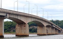 Cận cảnh cây cầu vượt đầm phá tại Huế được dân kiến nghị ‘trả lại tên’